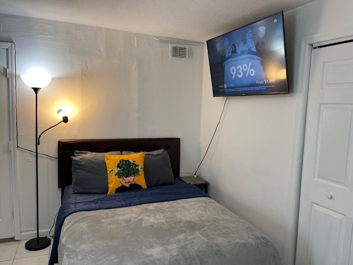 Quarto em Acomodações Particulares Value Inside Miami, Near Airport, Beach, Center & Metro Miami