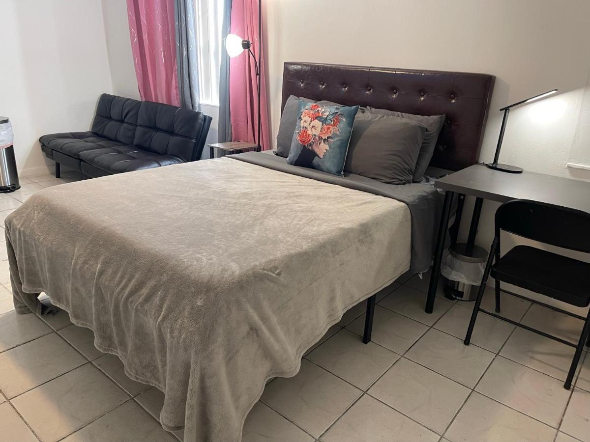 Quarto em Acomodações Particulares Value Inside Miami, Near Airport, Beach, Center & Metro *