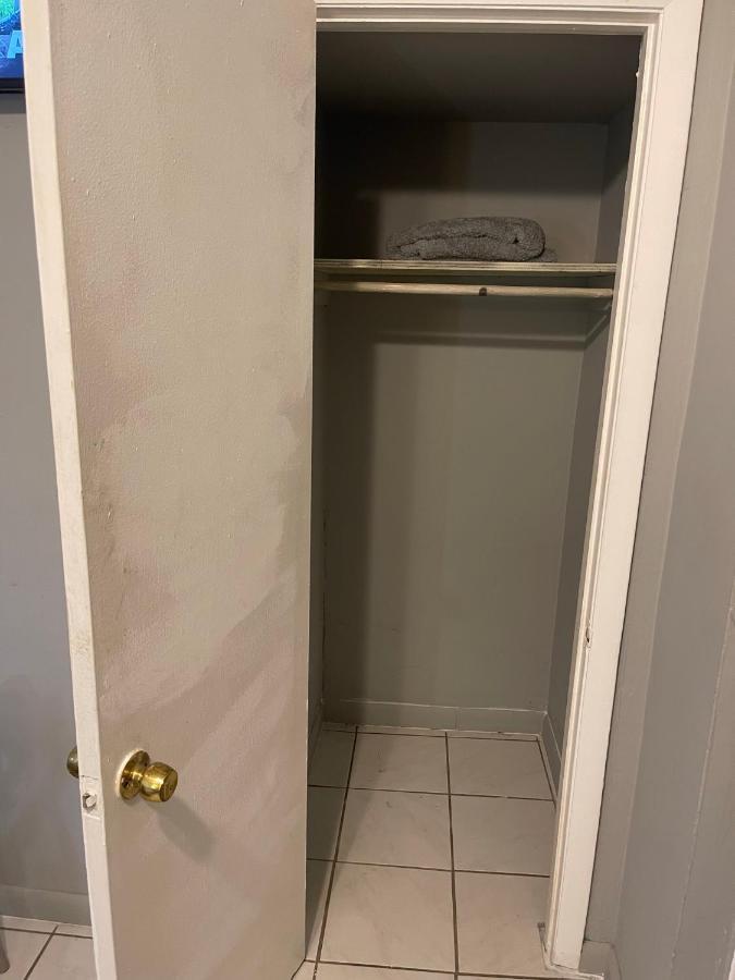 Homestay Value Inside Miami, Near Airport, Beach, Center & Metro