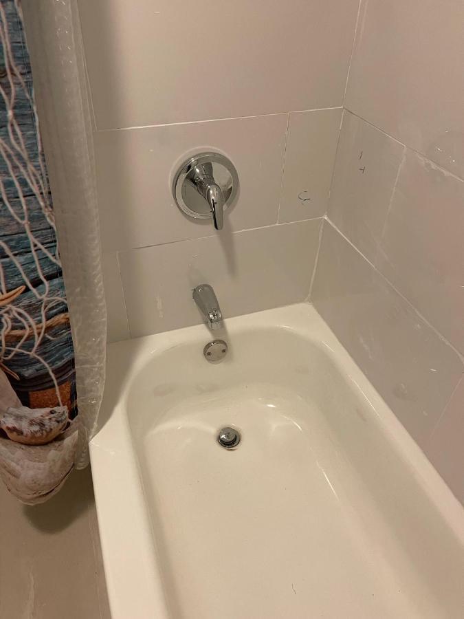 Homestay Value Inside Miami, Near Airport, Beach, Center & Metro *