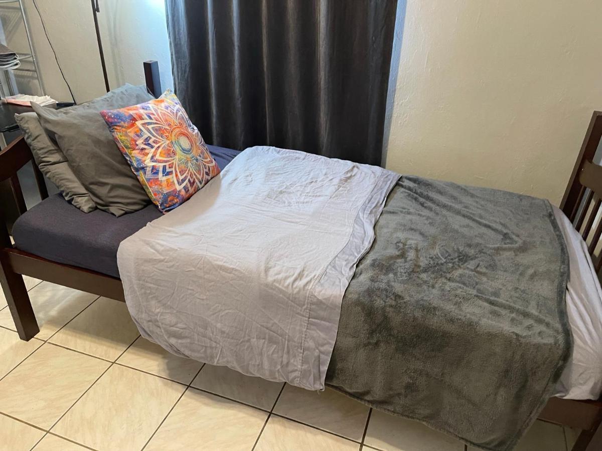 Homestay Value Inside Miami, Near Airport, Beach, Center & Metro