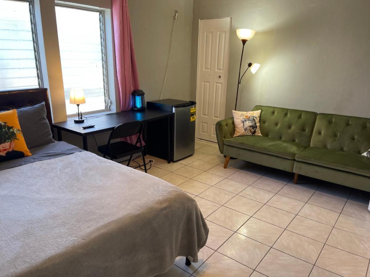 Homestay Value Inside Miami, Near Airport, Beach, Center & Metro Miami