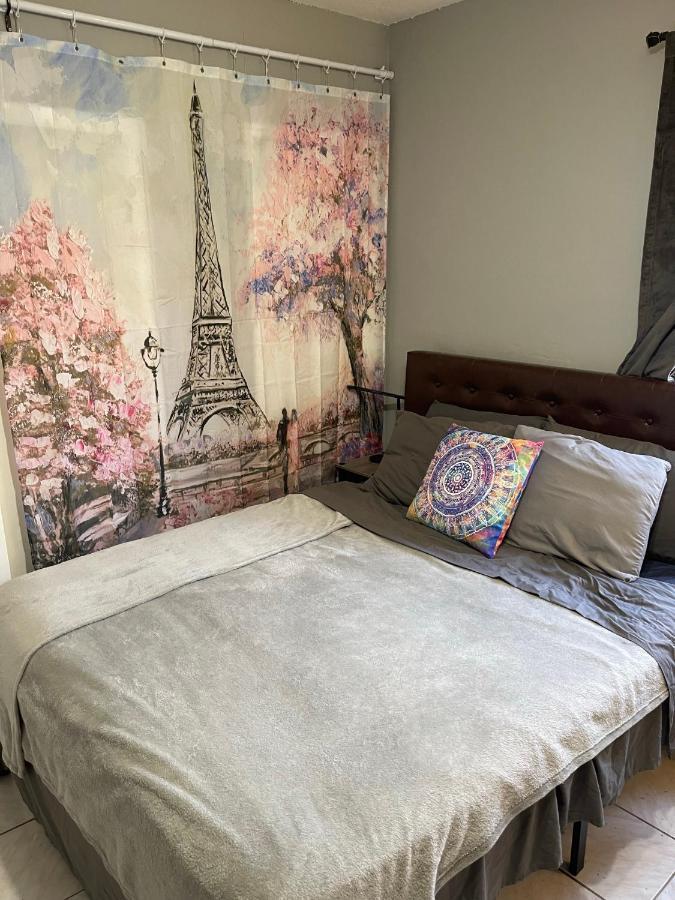 Homestay Value Inside Miami, Near Airport, Beach, Center & Metro